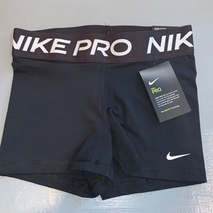 Nike women’s pro 3” shorts